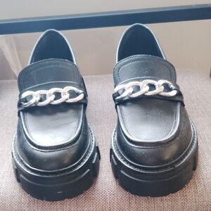 No Boundaries Black Flats with Silver Chain Detail